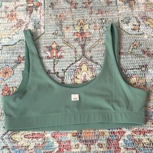 Women’s Vuori green sports bra EUC sz L